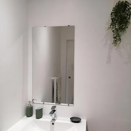 A L'ombre De L'olivier Apartment